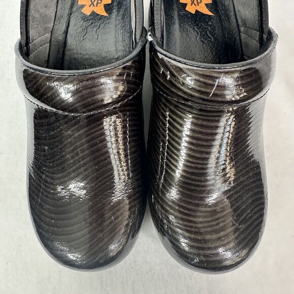 Dansko XP Leather Clogs Shoes Stripes 37 Size 7 Stripes Black Gray Comfort Shiny - Picture 2 of 9